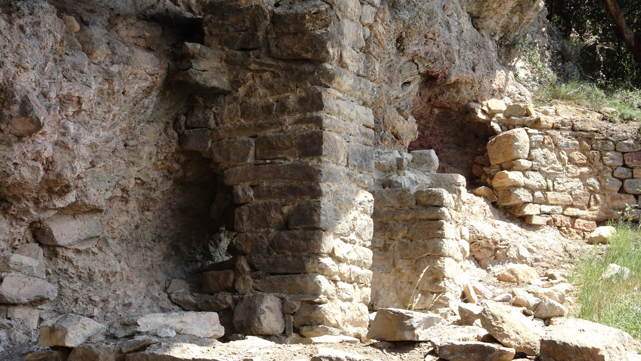 El Monasteri de Sant Vicenç de Pinsent al costat de Pineo