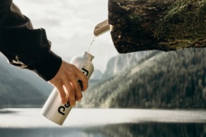 Grote waters zijn afkomstig van niet vervuilde bronnen en deze bevinden zich meestal op afgelegen plaatsen.