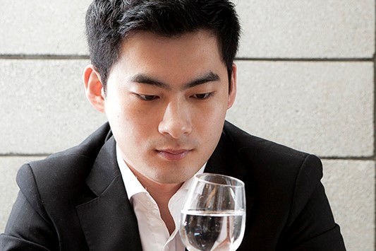 Haneul Kim, water & wijn sommelier uit Seoul als een van de jury leden tijdens Water Expo Water Smaak competitie" in Guangzhou in China