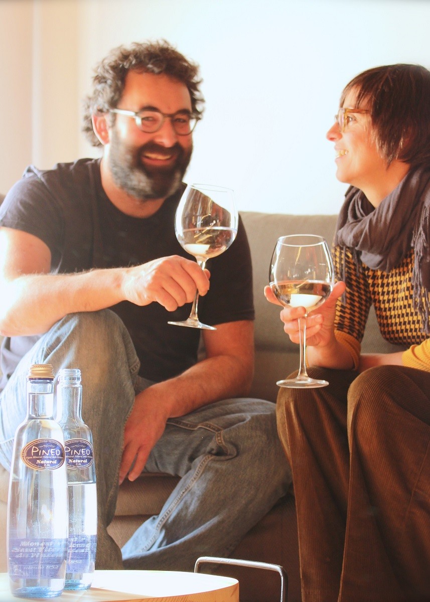 Marc et Lidia portent un toast sur Pineo