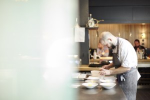 Chef Micha Schäfer del Restaurant Nobelhart i Schmutzig a Berlín