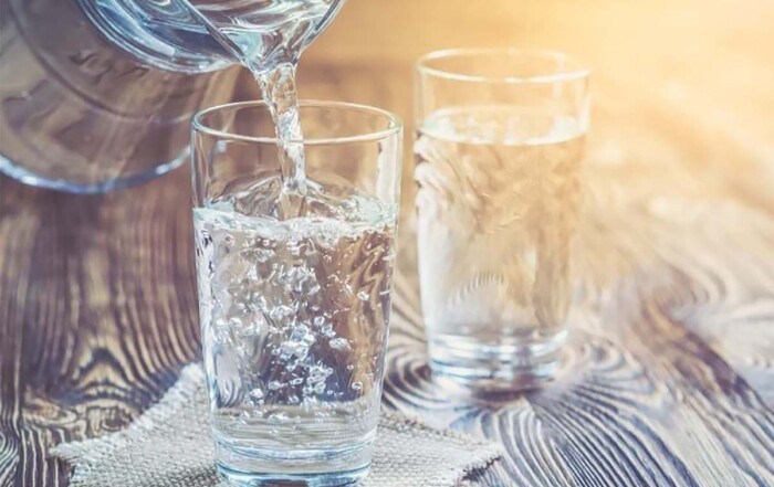Kies voor je gezondheid Pineo natuurlijk mineraal water, voor de prijs kraanwater
