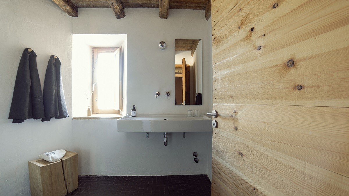 Badezimmer im Bed & Breakfast Cal Calsot in Spanien